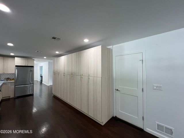 8 Ridge Road, West Long Branch, NJ 07764