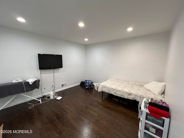 8 Ridge Road, West Long Branch, NJ 07764