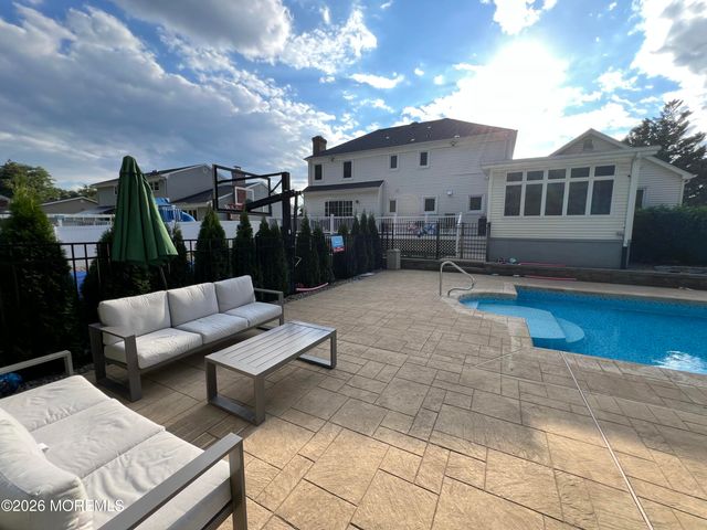 8 Ridge Road, West Long Branch, NJ 07764