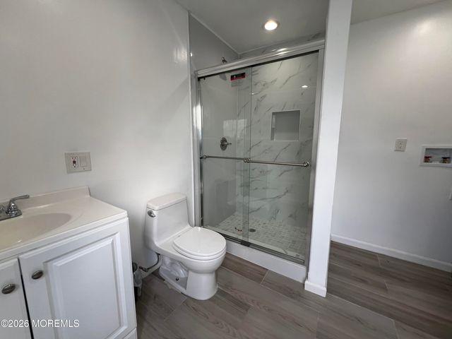 8 Ridge Road, West Long Branch, NJ 07764