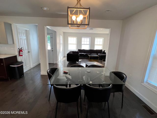 8 Ridge Road, West Long Branch, NJ 07764