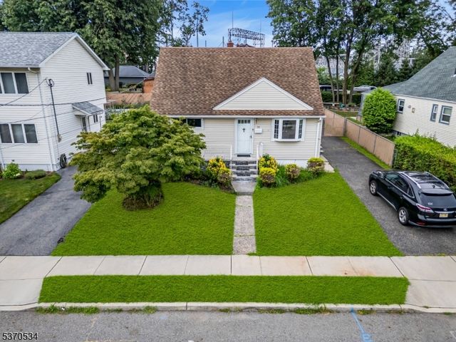 55 Runyon Rd, Clifton City, NJ 07013