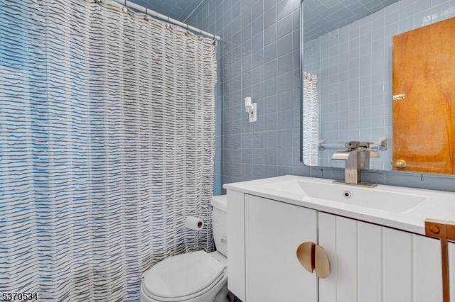 55 Runyon Rd, Clifton City, NJ 07013