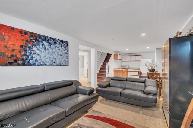 55 Runyon Rd, Clifton City, NJ 07013
