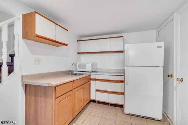 55 Runyon Rd, Clifton City, NJ 07013