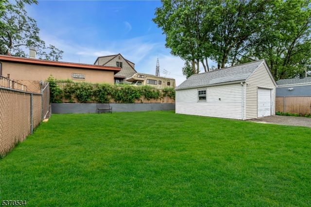 55 Runyon Rd, Clifton City, NJ 07013