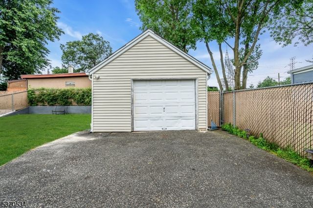 55 Runyon Rd, Clifton City, NJ 07013
