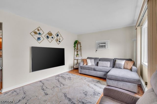 55 Runyon Rd, Clifton City, NJ 07013