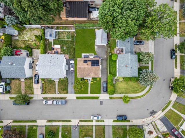 55 Runyon Rd, Clifton City, NJ 07013