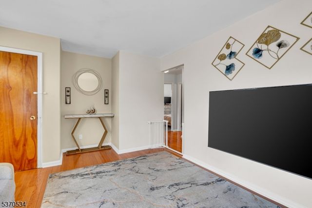 55 Runyon Rd, Clifton City, NJ 07013