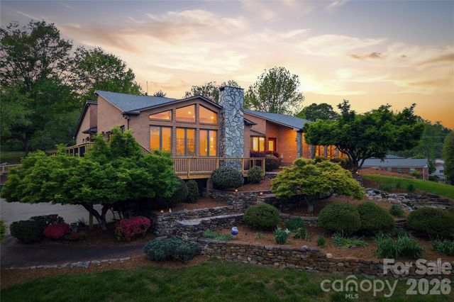 213 Hospital Avenue, Lenoir, NC 28645