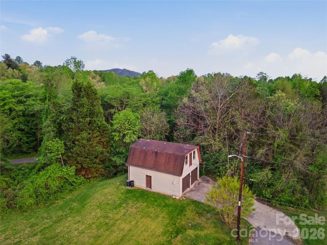 213 Hospital Avenue, Lenoir, NC 28645