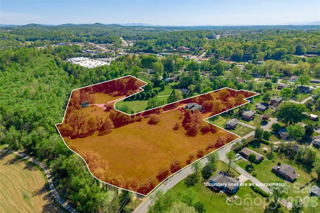 213 Hospital Avenue, Lenoir, NC 28645