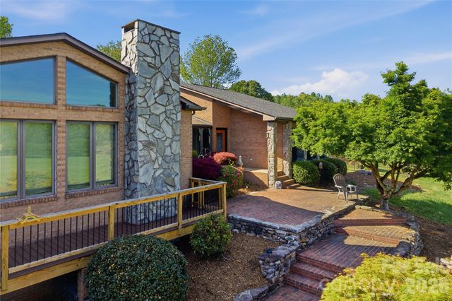 213 Hospital Avenue, Lenoir, NC 28645