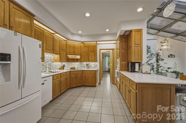 213 Hospital Avenue, Lenoir, NC 28645