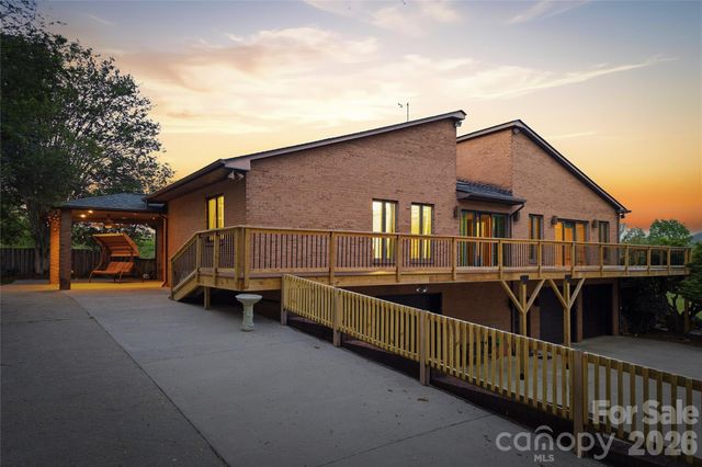 213 Hospital Avenue, Lenoir, NC 28645
