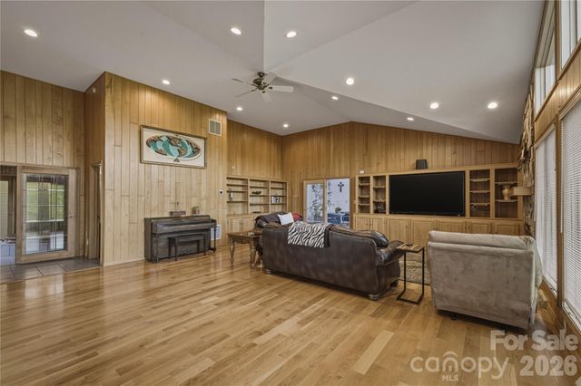 213 Hospital Avenue, Lenoir, NC 28645