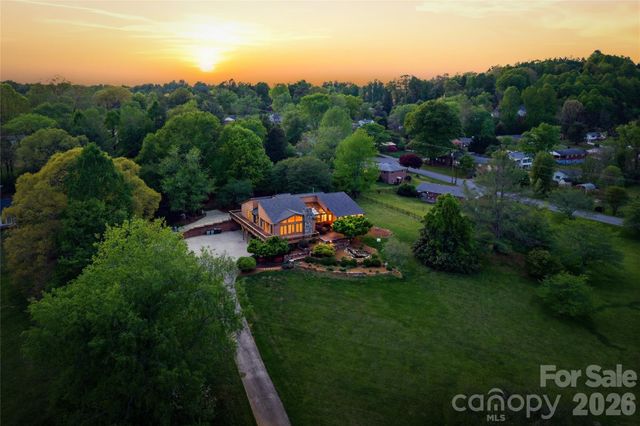 213 Hospital Avenue, Lenoir, NC 28645