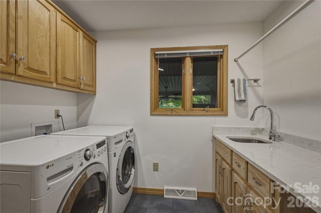 213 Hospital Avenue, Lenoir, NC 28645