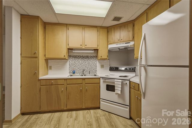 213 Hospital Avenue, Lenoir, NC 28645