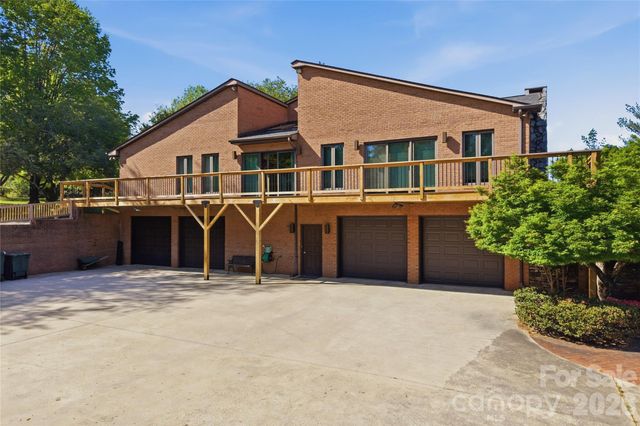 213 Hospital Avenue, Lenoir, NC 28645