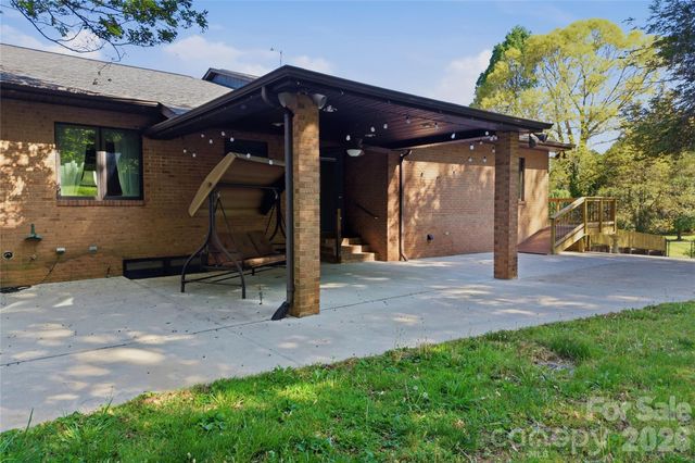213 Hospital Avenue, Lenoir, NC 28645