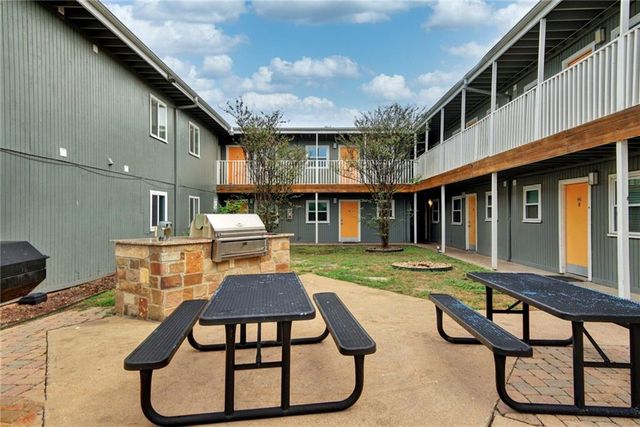 2401 Manor RD 127, Austin, TX 78722