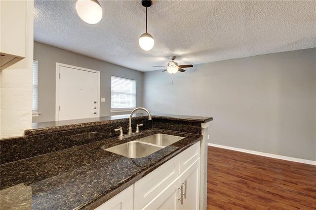 2401 Manor RD 127, Austin, TX 78722