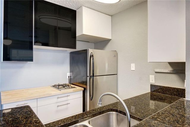 2401 Manor RD 127, Austin, TX 78722