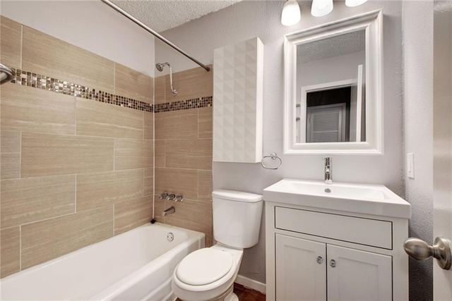 2401 Manor RD 127, Austin, TX 78722