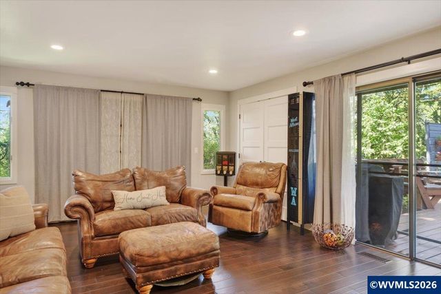 3210 NW Hurleywood Dr, Albany, OR 97321