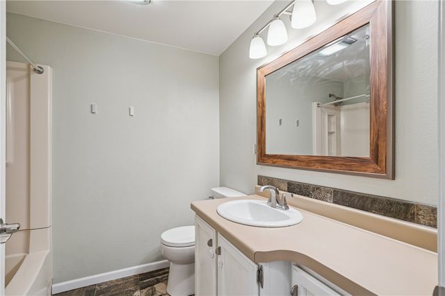 2216 W 8th Street, Cedar Falls, IA 50613