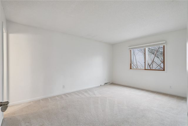 2216 W 8th Street, Cedar Falls, IA 50613