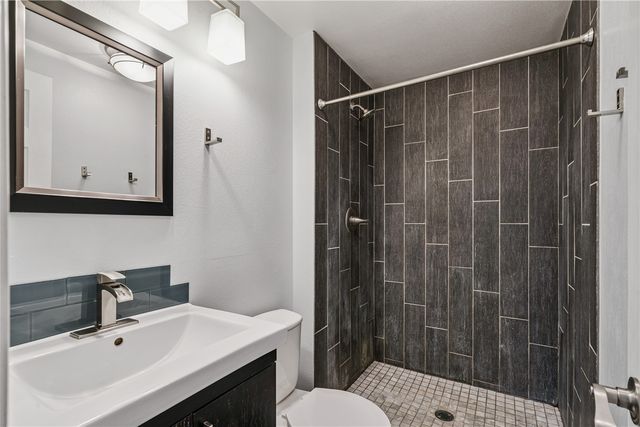 2216 W 8th Street, Cedar Falls, IA 50613