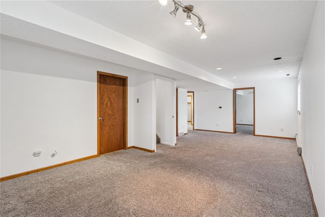 2216 W 8th Street, Cedar Falls, IA 50613