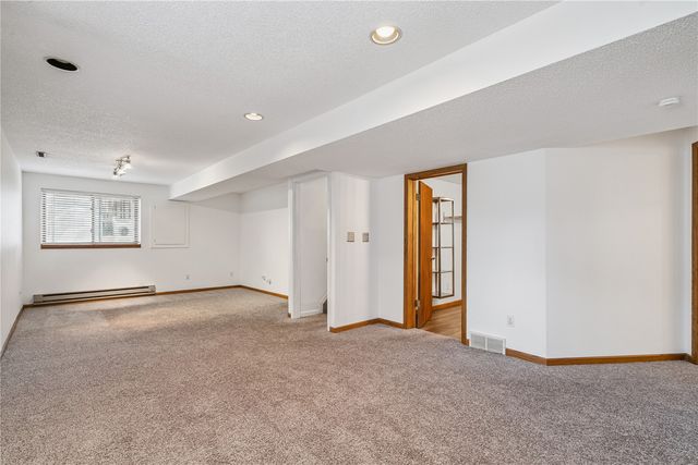 2216 W 8th Street, Cedar Falls, IA 50613