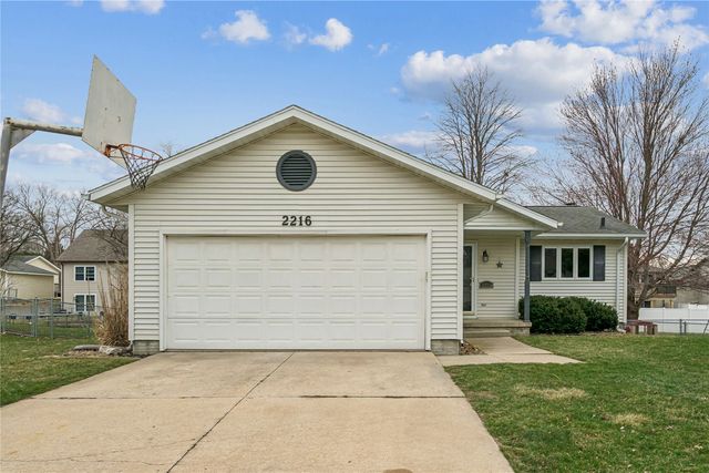 2216 W 8th Street, Cedar Falls, IA 50613
