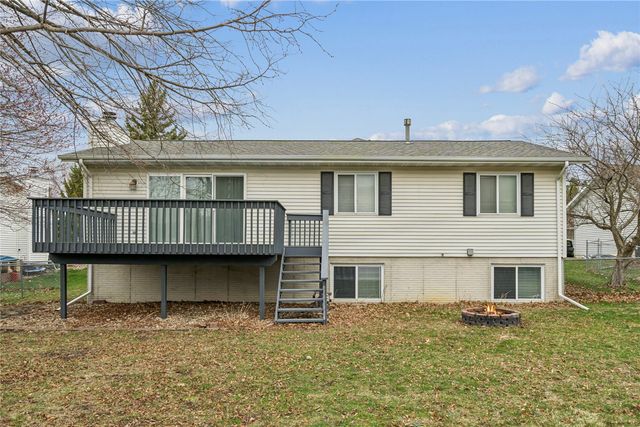 2216 W 8th Street, Cedar Falls, IA 50613