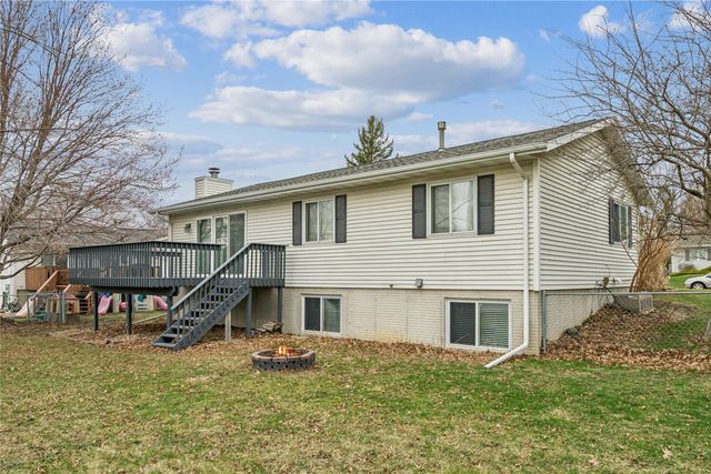 2216 W 8th Street, Cedar Falls, IA 50613