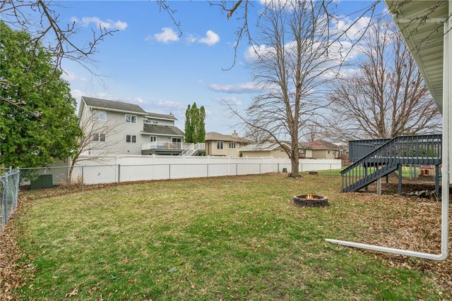 2216 W 8th Street, Cedar Falls, IA 50613