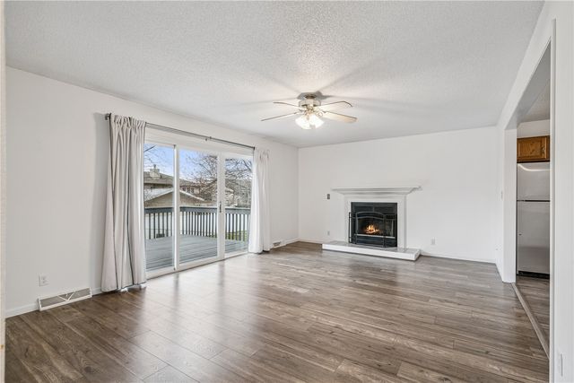 2216 W 8th Street, Cedar Falls, IA 50613