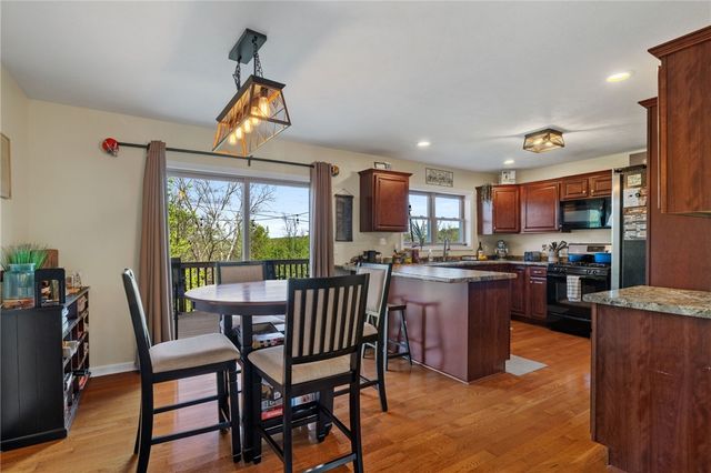 372 Cherokee Dr, Chippewa Twp, PA 15010