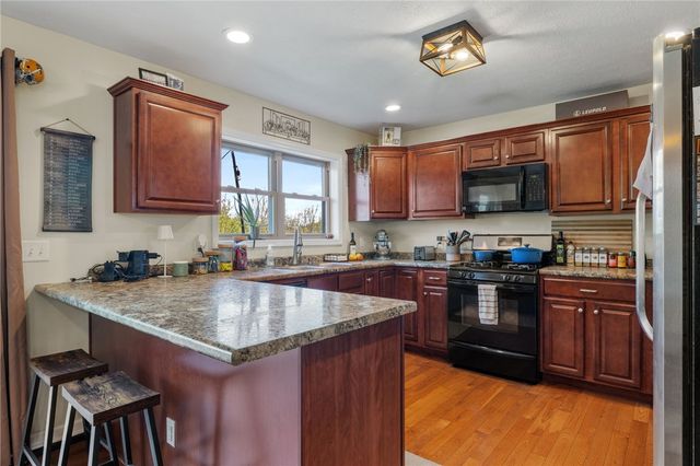 372 Cherokee Dr, Chippewa Twp, PA 15010