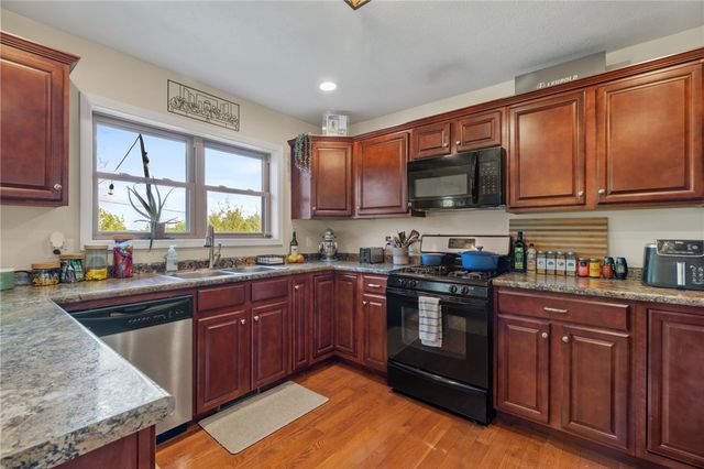 372 Cherokee Dr, Chippewa Twp, PA 15010