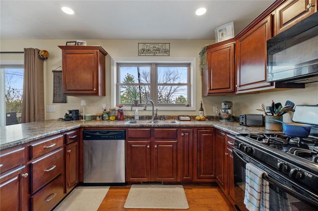 372 Cherokee Dr, Chippewa Twp, PA 15010