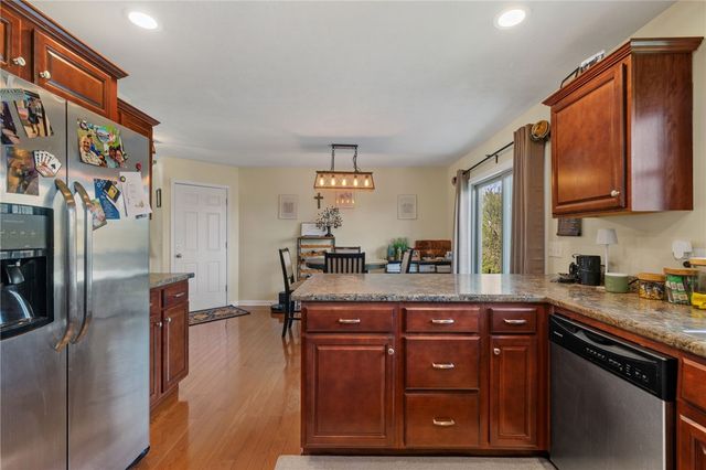 372 Cherokee Dr, Chippewa Twp, PA 15010