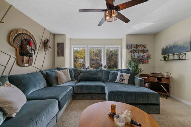 372 Cherokee Dr, Chippewa Twp, PA 15010