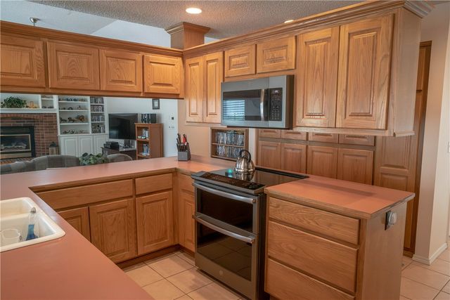 82 Magrath Drive, Bella Vista, AR 72715