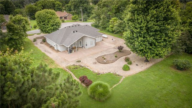 82 Magrath Drive, Bella Vista, AR 72715