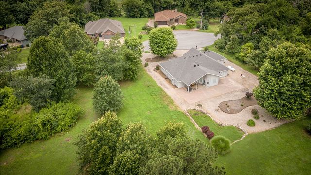 82 Magrath Drive, Bella Vista, AR 72715